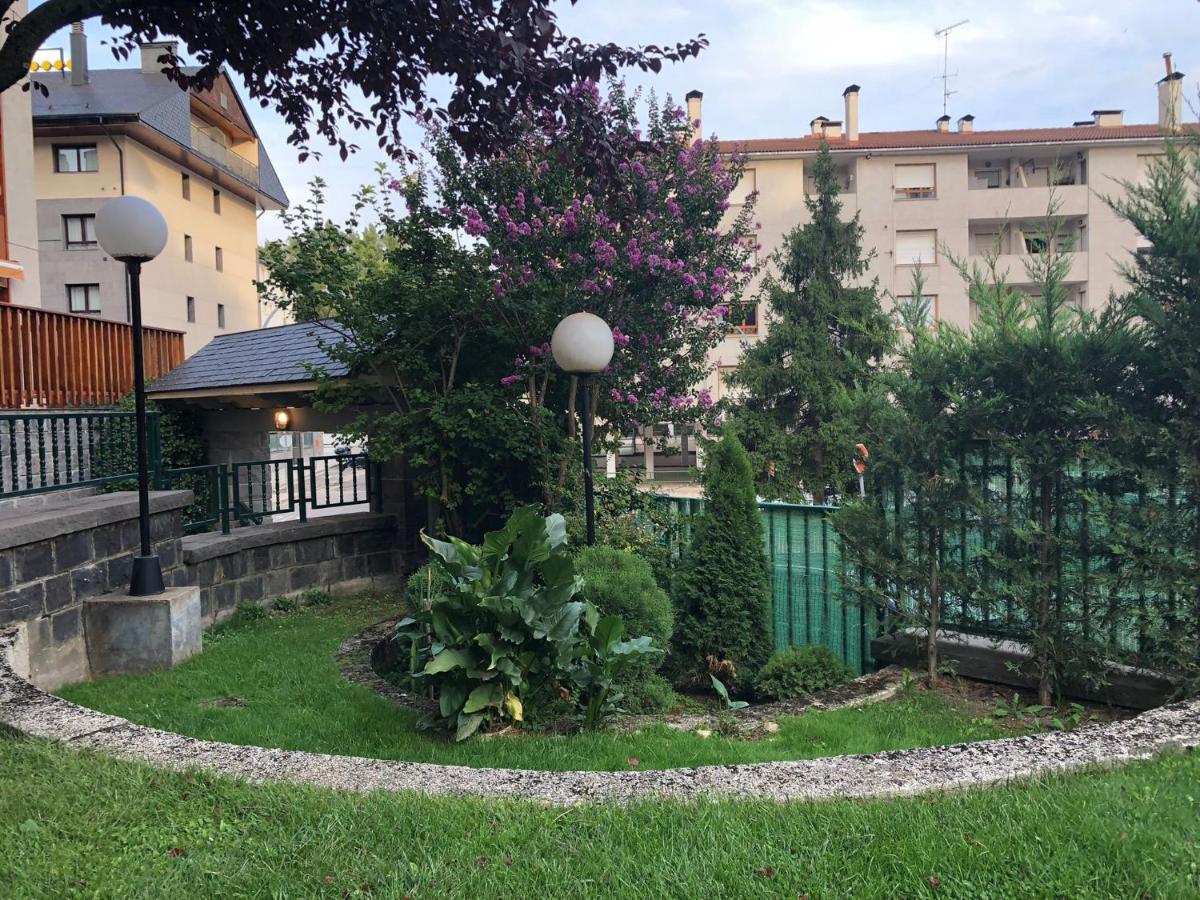 Apartamento Alba Хака Екстериор снимка