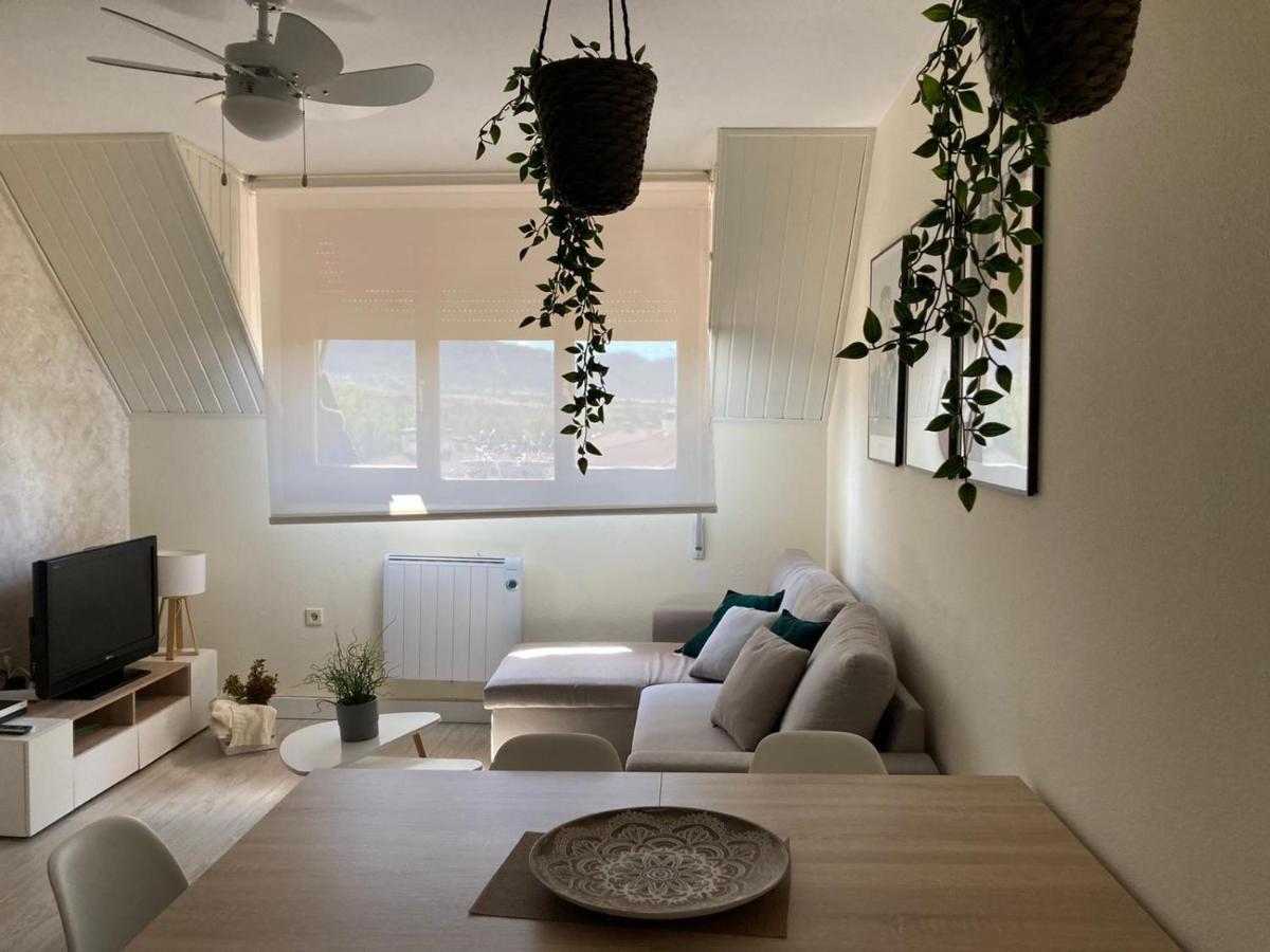 Apartamento Alba Хака Екстериор снимка